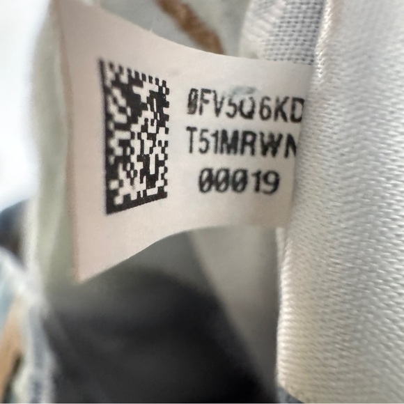 American Eagle High Rise Mom Jeans | 0 Short - Picture 6 of 7